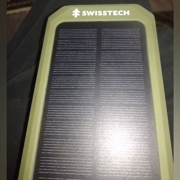 Swisstech Portable Power Bank - Picture 2 of 4